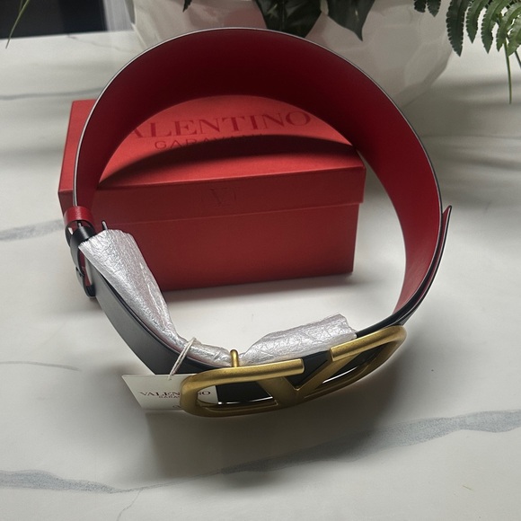 VALENTINO GARAVANI RÉVERSIBLE Widest Black & Red Leather Belt with Gold V Buckle - Picture 10 of 17